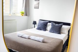 London Poplar Apartment - Sleep 4-5 - Ideal for Business Travellers & Contractors - near Canary Wharf and DLR Station - Parking tickets available on request - Londra - 0