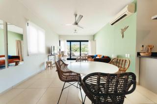 Seabreeze Retreat Stylish Blue Bay Residence - Sint Michiel - 2