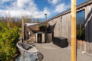 The Birdbox - Unique Hot Tub Cabin in Millport - 8