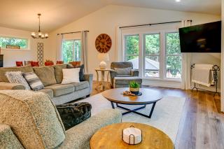 Family Home with Hot Tub 2 Mi to Petenwell Lake! - 7