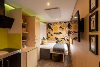 The Birdbox - Unique Hot Tub Cabin in Millport - 2