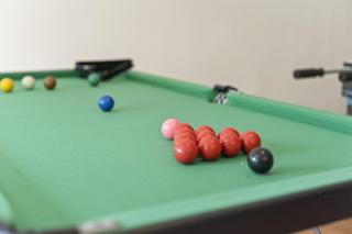 Group Getaway 6 Bedrooms, Sleeps 12, Games Room - Watford - 2
