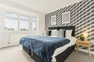 Group Getaway 6 Bedrooms, Sleeps 12, Games Room - Watford - 5