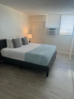 28th Floor Breathtaking Ocean View with a Kitchen-Free Parking-Corner Unit-King Bed - Honolulu - 4