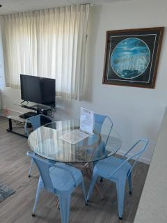 28th Floor Breathtaking Ocean View with a Kitchen-Free Parking-Corner Unit-King Bed - Honolulu - 6