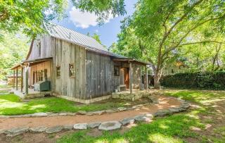 Ada's Peach Street Hideaway - Whole House - Fredericksburg - 3