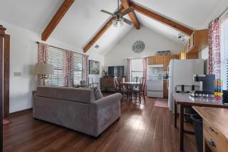Cottage at Twin Oaks - Tivydale - 6