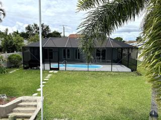 Cozy 2 BR Waterfront home with Heated Pool - Fort Myers - 1