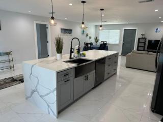 Cozy 2 BR Waterfront home with Heated Pool - Fort Myers - 8