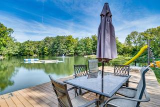 Lake Escape with Hot Tub and Docks in Hope! - - 0