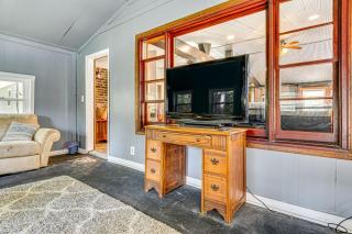 Lake Escape with Hot Tub and Docks in Hope! - - 1