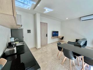 Spacious Ground Floor Apartment - 8