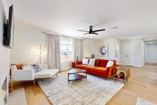 Chic Desert Retreat - 7