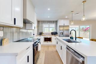 Chic Desert Retreat - 3