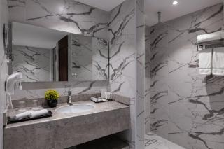 Warwick Al Taif Hotel - 8