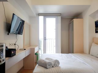 Minimalist and Comfortable Studio Apartment Tokyo Riverside PIK 2 By Travelio - Rawalembang - 6