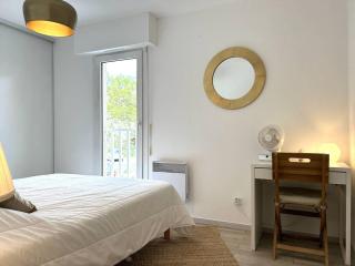 Appartement moderne avec terrasse, climatisation, à 200m de la plage - 6 couchages, parking inclus - FR-1-251-826 - Le Lavandou - 1