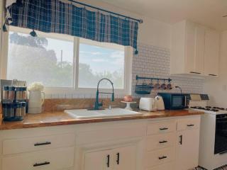 Cozy Guesthouse in Central OC - Midway City - 1