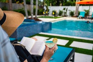 Villa Tessa Sleeps 12 Pool Spa Mini Golf Games Near Beaches AMI & IMG Pet OK - Bradenton - 1