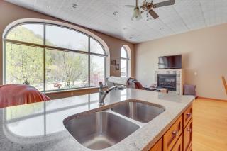 Downtown McGregor Condo with Restaurant On-Site! - McGregor - 2