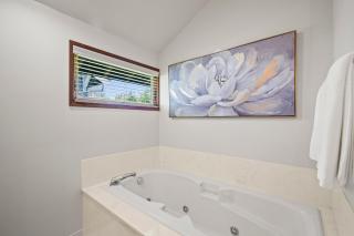 CapHill Charm - Seattle - 9