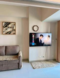 Cosy 1BR Uptown BGC with Balcony and Swimming Pool - Manila - 3