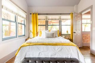 Single level 2BR Home w Free parking near Downtown - Tucson - 0