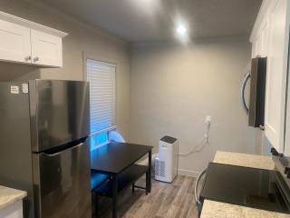 Cute Entire small House with Large Yard! Pets Welcome! - West Valley City - 5