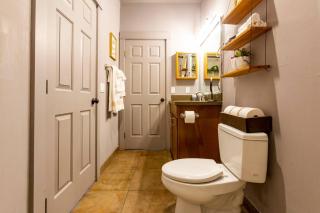 Single level 2BR Home w Free parking near Downtown - Tucson - 3