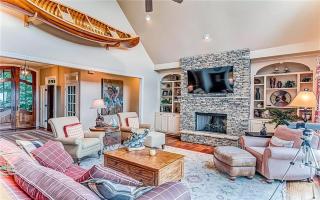 Eagles View - Gorgeous Mountain Views Luxury Interiors Telescope Library - Jasper - 1