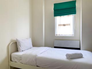 Modern Look and Comfortable 2BR Green Pramuka City Apartment By Travelio - 5