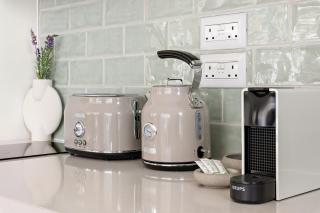 Bright Oasis at Yas - Private Beach Access - 5