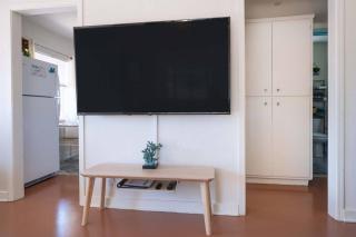 Cali Retreat w Private yard, King Bed & Parking - Tucson - 6