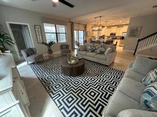 6 Bed- 6 Bath, Themed Rooms, Pool, Near Disney, Game Room, Theatre Room - Davenport - 6