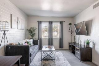 Lovely Abode, walk to UofA , Yard, Parking & BBQ - Tucson - 0