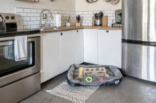 2BR 6 Min to UofA BBQ, Sunshine & Cozy Vibes! - 8