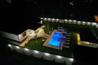 The Crown Pool Villa - Belgrado - 3