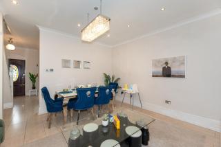 3 Bedroom House with spacious back garden & FREE Parking in Ilford, Barking - Barking - 7
