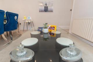3 Bedroom House with spacious back garden & FREE Parking in Ilford, Barking - Barking - 5