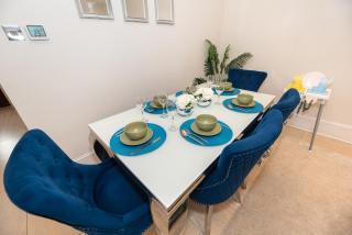 3 Bedroom House with spacious back garden & FREE Parking in Ilford, Barking - Barking - 1