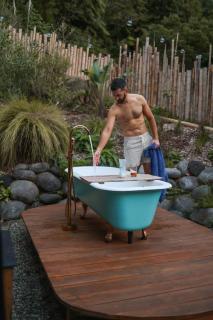 Kaitake Kabana - Unique, off-grid, studio retreat - Oakura - 5