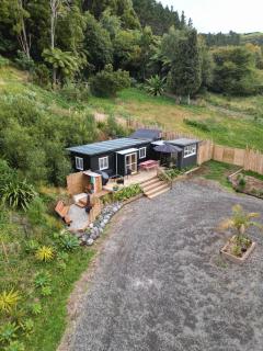 Kaitake Kabana - Unique, off-grid, studio retreat - Oakura - 1