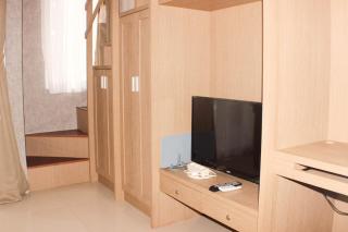 Elegant and Strategic Loft Studio Apple 1 Condovilla Apartment By Travelio - Jakarta - 4