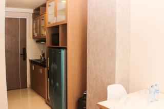 Elegant and Strategic Loft Studio Apple 1 Condovilla Apartment By Travelio - Jakarta - 3