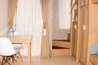 Elegant and Strategic Loft Studio Apple 1 Condovilla Apartment By Travelio - Jakarta - 5