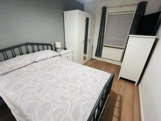 Immaculate 2 bed flat with free parking! - Watford - 8
