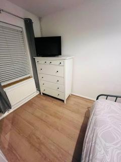 Immaculate 2 bed flat with free parking! - Watford - 1