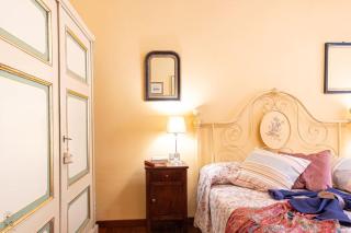 The Ancient Bifora in Via Guinigi - Lucques - 7