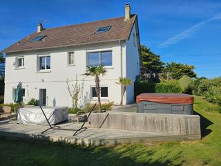 Grande maison normande, vue mer à 75 metres de la plage, équipé spa de nage - Quinéville - 0