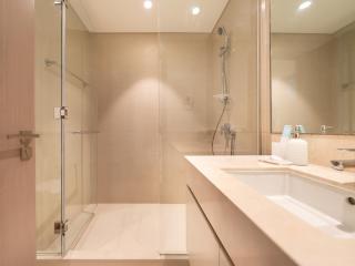 Exquisite 2 Bedroom Apartment I Burj Khalifa & Fountain Views I Free Gym, Pool, Parking, Wi-Fi and PS5 I by Skyline Serenity - Dubai - 1